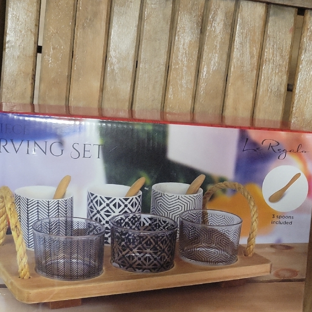 La Regale Black and White Serveware Set